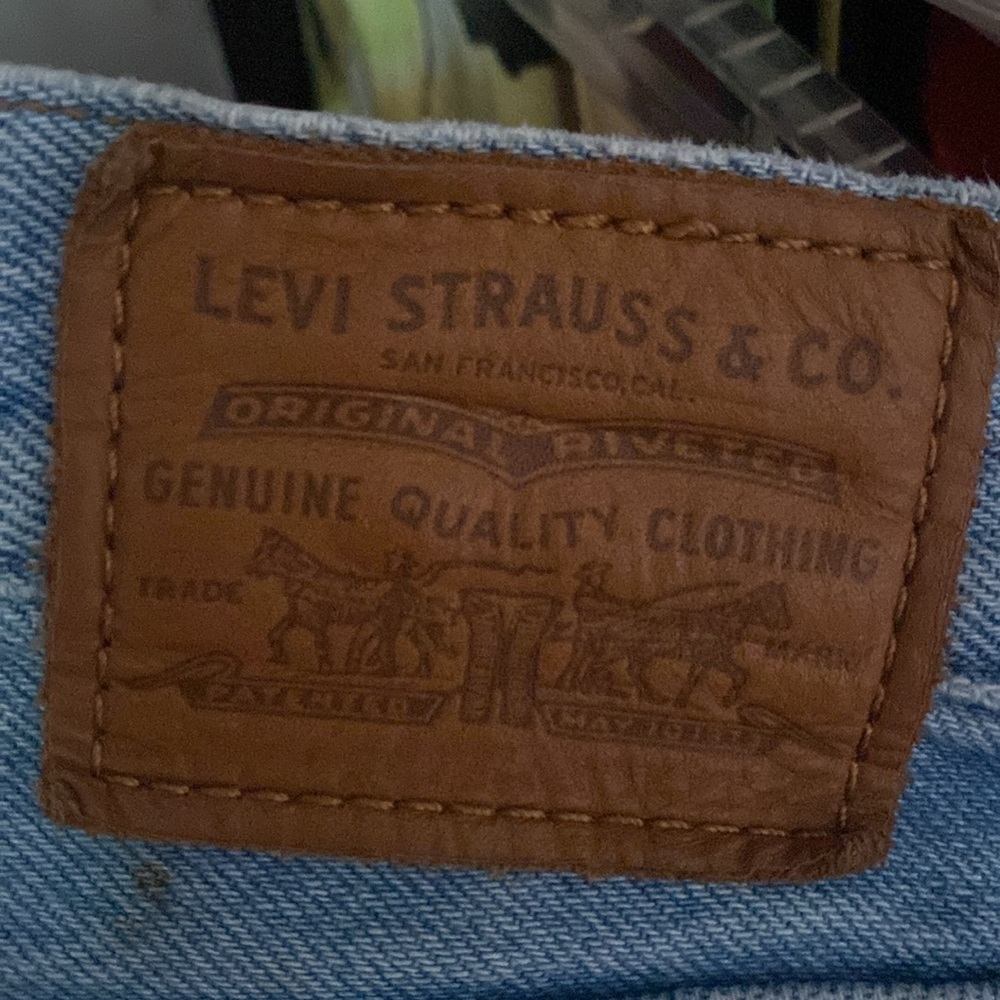 Levi’s destressed jeans - Picture 14 of 16